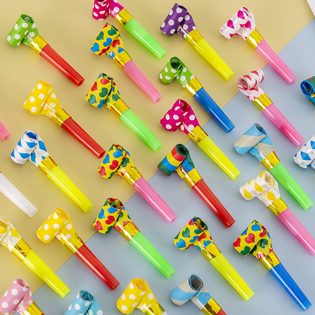 30PCS Bunte Pfeifen Spielzeug  – Party Games Adult Birthday Bewertung und Preis