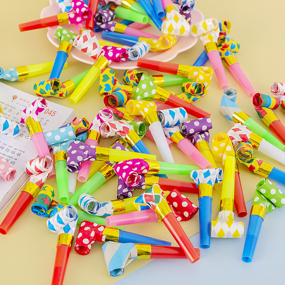 30PCS Bunte Pfeifen Spielzeug  – Party Games Adult Birthday Bewertung und Preis